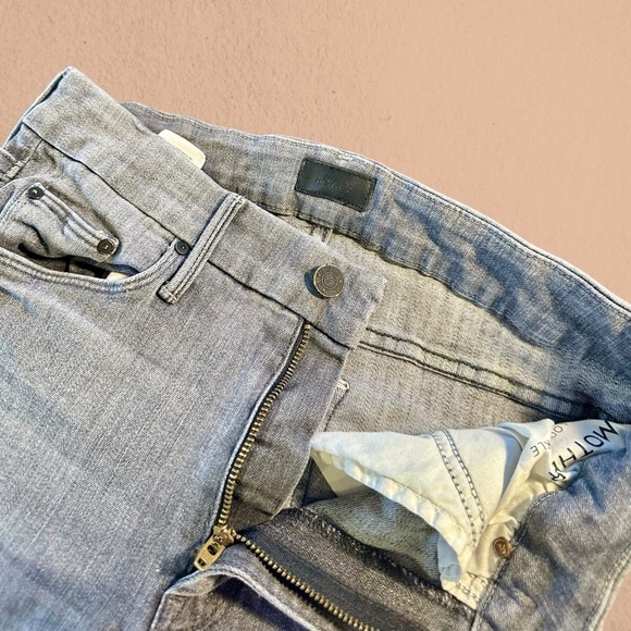 MOTHER Denim ‘The Looker’ Ankle Fray Skinny Jeans in “All Nighter” Gray Size 26 - Picture 3 of 16